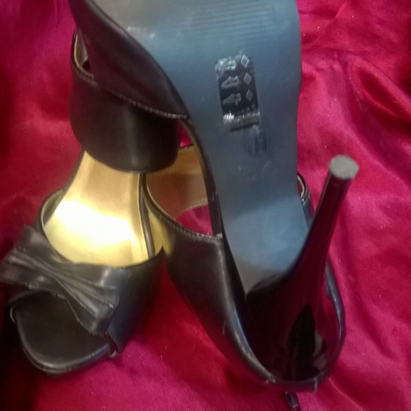 Cute Bow Tie Toe Heel - Picture 3 of 3